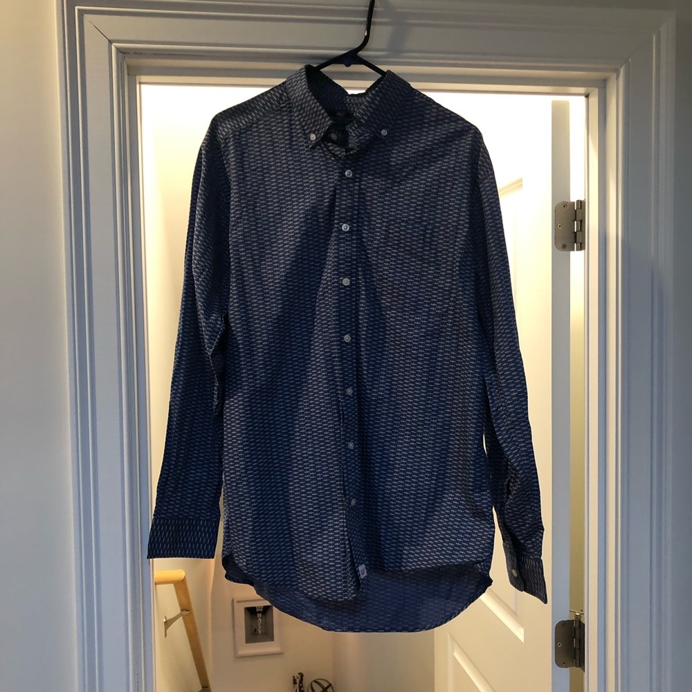 Vineyard Vines Men button down Fish Print